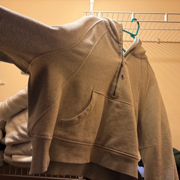 Quarter-Zip Lululemon Scuba - Picture 2 of 3